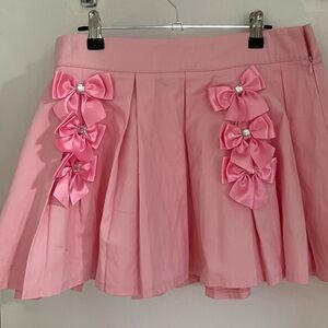 Pink bow pleated mini skirt